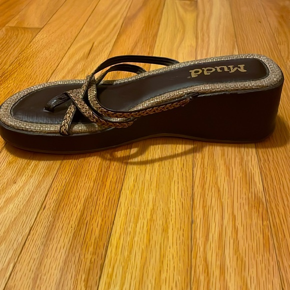 Mudd Wedge Thong Sandals with Multiple Shades of Brown - Picture 3 of 3